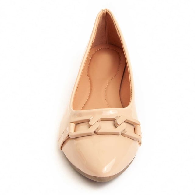 Ballerina-Pumps mit Keilabsatz für Damen. Bequeme Passform. Hergestellt aus veganen Materialien. Hergestellt von anderen Marken für unsere Marke. Ungefähre Maße: 3 cm Keil.