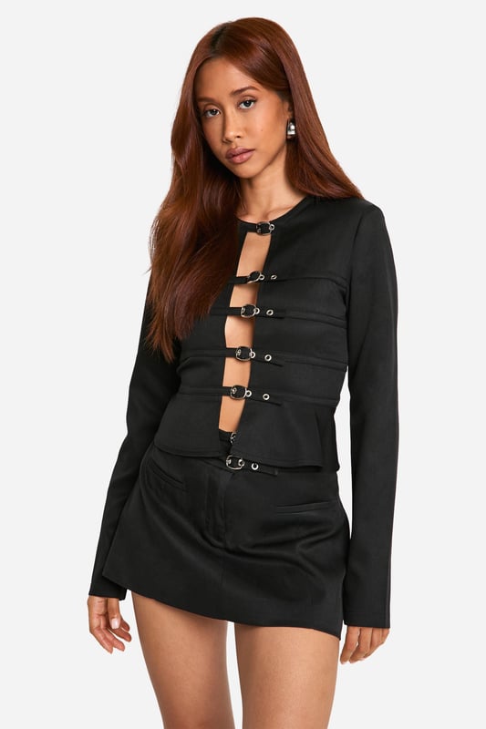 Look hot in this pretty smock top, fresh from our latest arrivals. Made from gathered fabric that's designed to stretch, a smock top is skin tight at the top and falls loosely for a flattering fit on all shapes and sizes. Cut to a practical shape, effortless style is made easier with a smocked blouse or top, the perfect throw-on piece you can team with jeans for everyday wear. From laidback crew necks to criss-cross backs, our latest edit is full of fun laid back pieces - choose yours today.Style: CorsetSleeve Length: Long Sleeve
