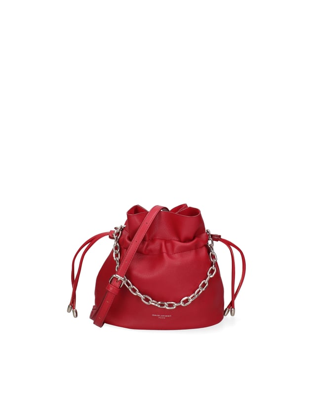 Bolso tipo bombonera para mujer. El cierre es con cremallera. Los bolsillos internos son uno con cremallera y otro abierto. Los bolsillos externos están ausentes. La correa para el hombro es ajustable y extraíble. El mango es de cadena. Hay un compartimento interno. El material exterior es PVC. Internamente está forrado en poliéster. Medidas: 22x24x12 cm. Producto de moda