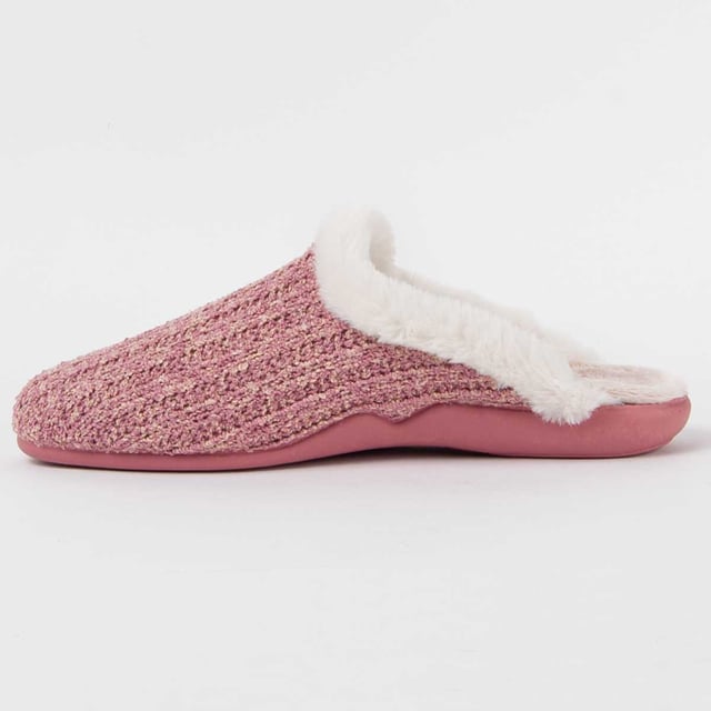 Hecho en España. Zapatilla de casa para mujer. Calce cómodo. Fabricada en materiales veganos. Fabricado por otras marcas para nuestra marca.