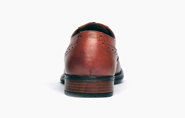 Creating timeless style, the Detroit is a traditional brogue full of heritage, along with a durable premium leather upper the Detroit showcases traditional brogue punch hole detailing, for a 5 star finish. The rubber sole adds a modest heel in keeping with traditional brogue styling, offering unbeatable Catesby England styling at a price not to be missed. 
 - Premium leather upper 
 - Classic punch hole detailing 
 - 5 eyelet lace-up closure for the perfect fit 
 - Intricate designer stitching
 - Studded rubber outsole 
 - Authentic vintage look