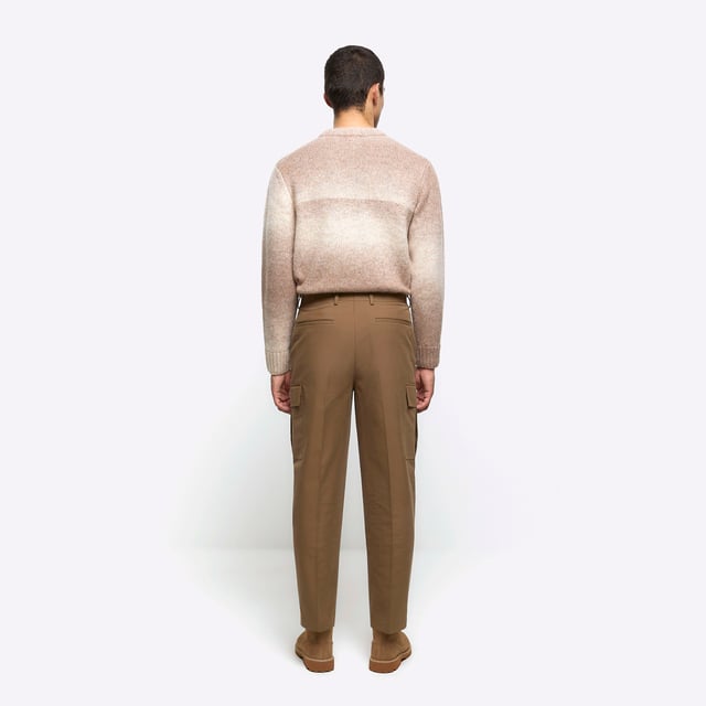 Tapered fit, Belt loops, Classic 5 pocket styling, Button and zip fastening