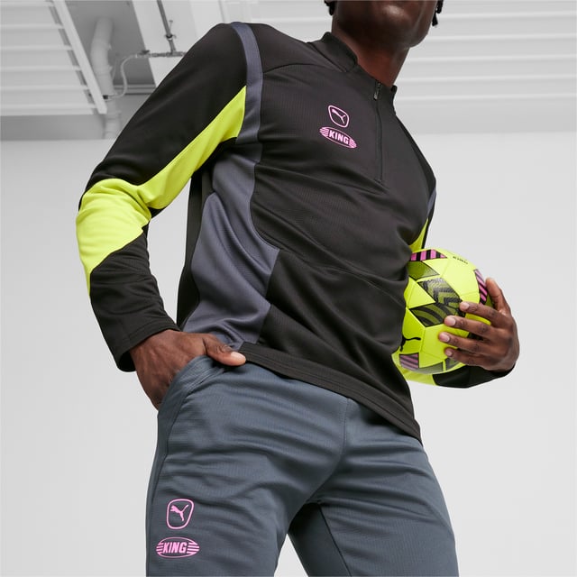 PRODUCT STORY: Pull on the KING Pro Training Pants and complement your new KING ULTIMATE football boots. These pants feature performance material that wicks away moisture, so you'll stay dry even as you're working up a sweat on the training ground or the pitch. FEATURES & BENEFITS: dryCELL: Performance technology designed to wick moisture from the body and keep you free of sweat during exercise; Made with 100% recycled material excluding trims & decorations as a step toward a better future.. DETAILS: Regular fit; Elastic cuffs and waistband; PUMA cut and sewn Formstrip inserts on lower leg panels; Cat logo and KING logo rubber print executions.