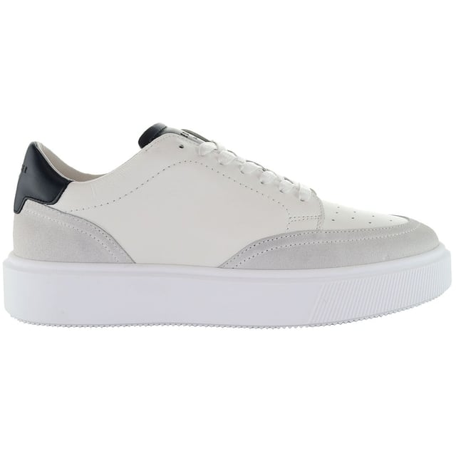 Confeccionado con una combinación de piel lisa y ante. Las zapatillas deportivas Luigis de perfil bajo de Ted Baker desprenden un atractivo lujoso que seguramente llamará la atención. Pero no se trata sólo de apariencia. Estas zapatillas estilo cancha cuentan con una suela inflada que brinda amortiguación y soporte. haciendo de cada paso un deleite.