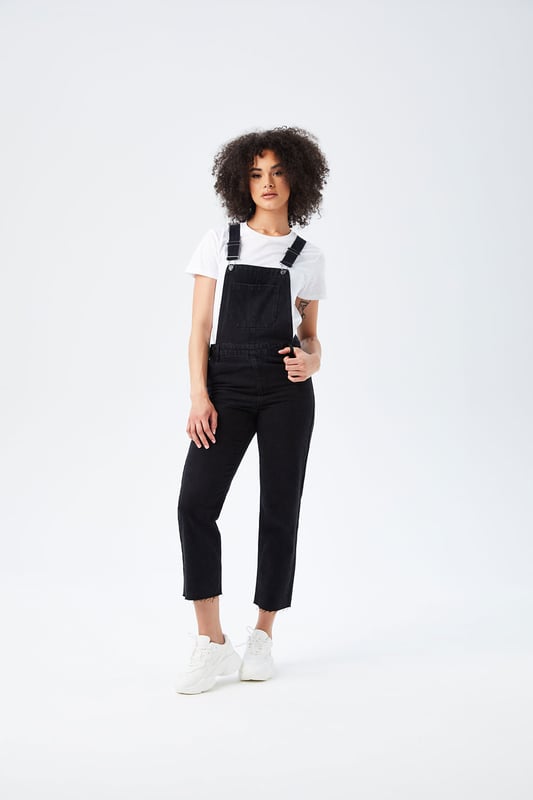 Cute and cas' our& Dixie Dungaree is a classic! Featuring front and back pockets, this straight leg dungaree deserves a place in every wardrobe! Model is 5'9.5 and wears size 8.