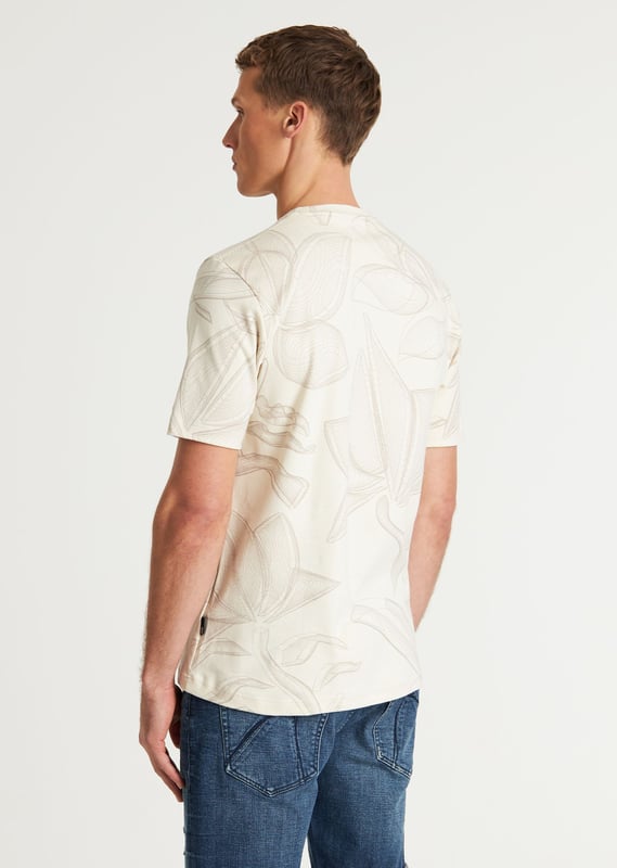 Das Wild ist ein Regular-Fit-T-Shirt mit einem Allover-Blumenmuster. Hergestellt aus Interlock-Baumwolle und versehen mit charakteristischen CHASIN'-Details.