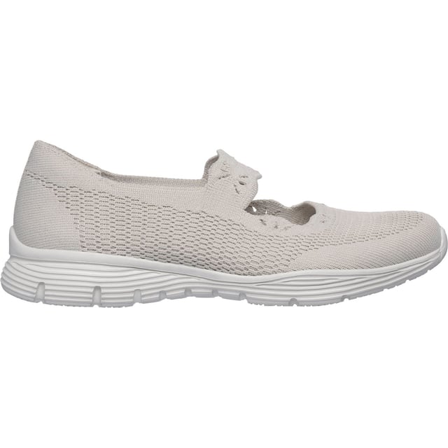 Scoor serieus comfort met een klassiek ontwerp in Skechers Seager Cute N' Coy. Deze slip-on Mary Jane stijl heeft een gebreid bovenwerk van mesh, plus een Air-Cooled Memory Foam dempende binnenzool.