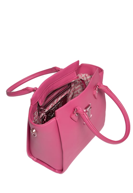Bolso Juicy Couture: Elegante y moderno

Elegante y moderno, este bolso está confeccionado en piel ecológica de alta calidad. Su diseño minimalista destaca por sus asas rígidas y el logotipo de Juicy Couture en metal rosa. El cierre de cremallera garantiza la seguridad de tus pertenencias, mientras que el interior forrado está equipado con compartimentos que te ayudarán a organizar tus objetos esenciales. La bandolera de cadena extraíble permite llevarla de forma versátil, ya sea en la mano o al hombro. Perfecto para completar tus conjuntos de diario.

Dimensiones: 24,5 x 15,5 x 25 cm