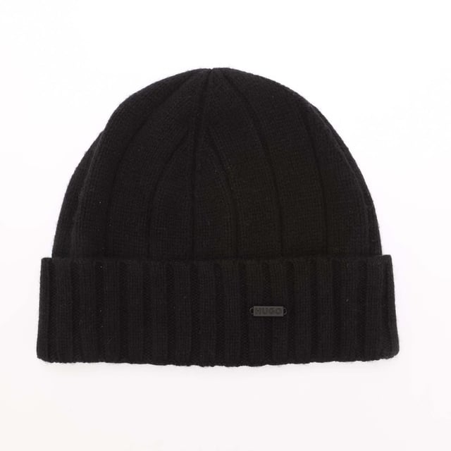 Mens Hugo Boss Beanie & Scarf Set in black.- Fold-over cuff.- Breathable and soft.- 38% Viscose  35% Polyamide  22% Wool  5% Alpaca.- Ref: 50495806BLK
