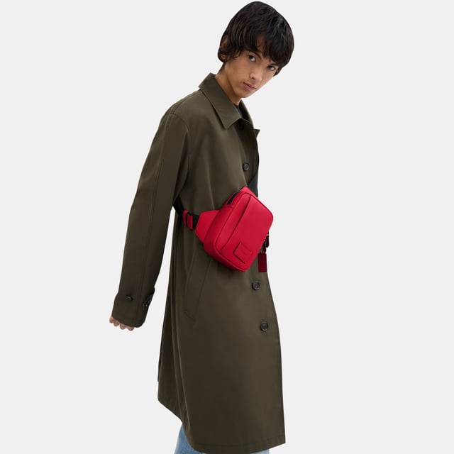 Edge L Pack in Smooth Leather, Inside multifunction pocket, Outside zip pocket,  Length: 13.00 cm,  Width: 5.00 cm,  Height: 19.00 cm