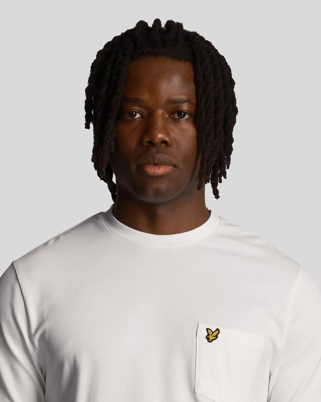 A relaxed fit block,the Lyle & Scott Plain Pique Pocket T-Shirt uses the same cotton fabric as our polo shirts for a smart, textured finish.- White- 97% cotton, 3% polyester- Ribbed collar- Relaxed cuffs and hem- Pointed chest pocket- In-set sleeves- 200gsm pique fabric
