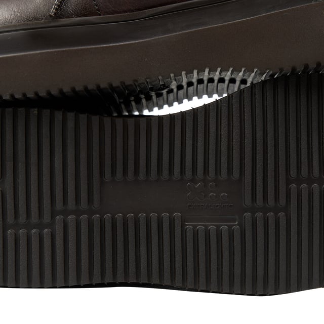 Erlebe Komfort und FunktionalitÃt neu definiert mit dem Wallace Wanderschuh in Schwarz. Der gepolsterte Schaftrand bietet maximalen Komfort und UnterstÃtzung, wÃhrend der spezielle Memoryfoam sich perfekt an Deine FuÃŸform anpasst und so fÃr ein individuelles TragegefÃhl sorgt. Die Schuhe sind ausgestattet mit EVA Sohlen, die hervorragende StoÃŸdÃmpfung und Haltbarkeit gewÃhrleisten und gleichzeitig super leicht sind.