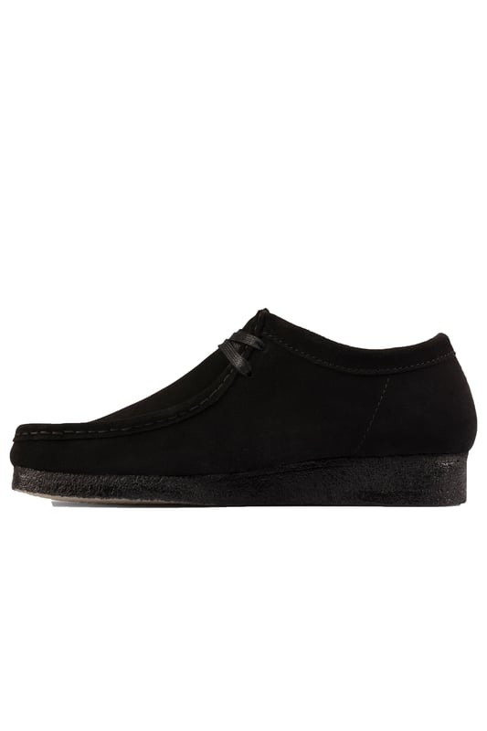 Clarks Originals Wallabee Schuh Schwarzes Wildleder
Butterweiches Veloursleder, die kultige Mokassin-Zehe und natürlich die bequeme Kreppsohle. Der Wallabee ist legendär.

Obermaterial aus hochwertigem Ahorn-Wildleder
Atmungsaktives Lederfutter
Kreppsohle aus Naturkautschuk mit Kieselstruktur
Ausgestattet mit zwei Clarks Originals Anhängern
Stil - 26155518