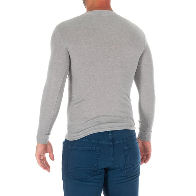Küsse und Liebe T-Shirt außen
 Langärmeliges T-Shirt.
 Halbhoher Halsausschnitt, mit geripptem Abschluss.
 Verstellbar und bequem.
 Die Nähte sind in Ton gehalten.
 Zusammensetzung: 50% Baumwolle, 50% Polyester.
 Pflege:
Waschen bei max. 40º Temperatur.
 Kein Bleichmittel verwenden.
 Keinen Trockner verwenden.
 Bügeln bei maximaler Temperatur. 110º.
 Nicht chemisch reinigen.