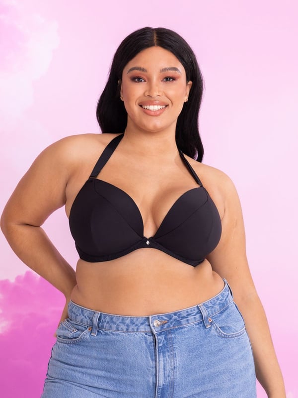 Curvy Kate Superplunge Multiway Plunge Bra. With a detachable strap and multiple wearing options ( racerback, halterneck and standard). The product is recommended for hand wash only.