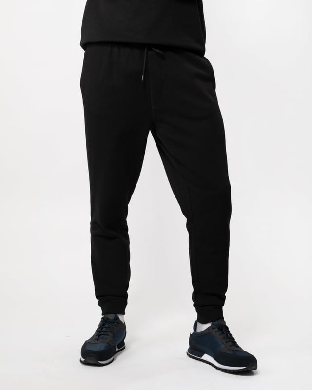 Cuffed tracksuit bottoms crafted in soft terry with a tonal logo patch at the left leg by BOSS Menswear.
Cuffed leg
100% Cotton
50509303