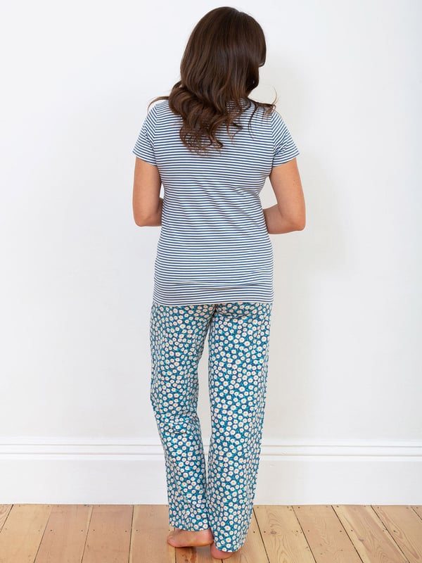95% organic cotton 5% elastane | Proud to be certified by Control Union to the Global Organic Textile Standard (GOTS) | Daisy fields all-over print | Single jersey with a little bit of stretch | Deep elasticated waistband | Made in Turkey | Machine washable at 40 degrees, or at 30 degrees to be kinder to the planet
