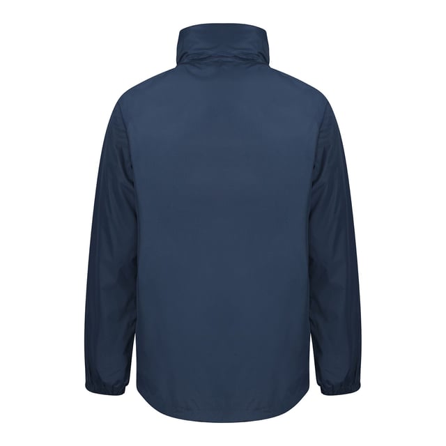Buitenmaterialen: 100% gerecycleerd polyester. Voering: Verborgen ritssluiting, Softshell. Ontwerp: Eenvoudig. Stoftechnologie: Ademend, Duurzaam, DWR Finish, Isotex 10000, Waterafstotend, Waterdicht. 3 in 1, Getapete naden. Manchet: Verstelbaar, met treksluiting. Mouwtype: Met lange mouwen. Halslijn: Staande Kraag. Kenmerken van de kap: Verborgen. Zakken: 2 Zijzakken, 1 Borstzak, Rits. Bevestiging: Volledige ritssluiting. 25000g/m²/24 uur. Zoom: verstelbaar, zoom met schokkoord. Geschikt voor: Borduurwerk. Duurzaamheid: Gemaakt van gerecycled materiaal.