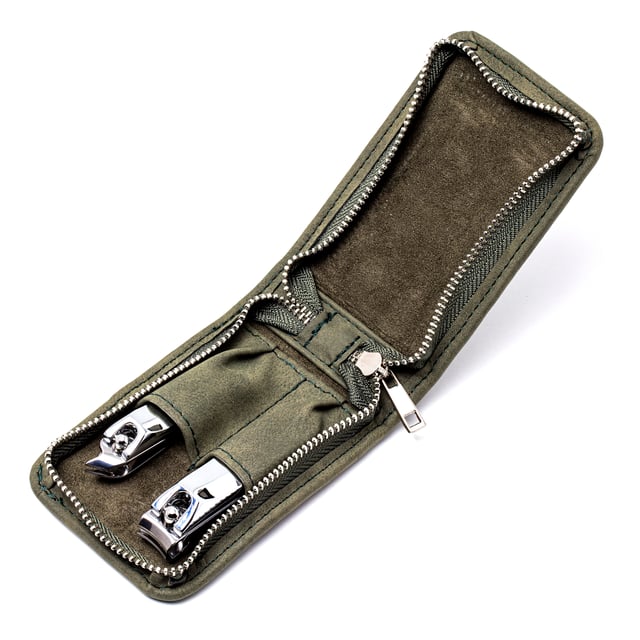 ESPECIFICACIONES: Juego de 2 piezas, herramientas quirúrgicas de acero inoxidable; INCLUYE: Estuche de viaje resistente con cremallera, cortaúñas, cortaúñas de los pies