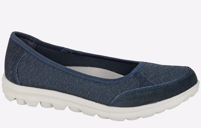 Slip into sumptuous comfort in these Boulevard Aria DLX women's shoes. Designed for work or casual wear, these shoes are sure to keep your feet in sumptuous comfort with a memory foam footbed and textile lining.
- Textile Mesh / Real Suede
- Slip-on design
- Memory foam cushioned footbed
- Textile lining
- Durable PU Sole