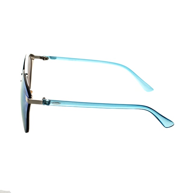 Must Have unisex sunglasses with a cat eye design and metal frame, perfect for an elegant and sophisticated style.

 UV 400 polarized lenses block 100% of UVA and UVB rays, reducing glare and providing clearer, more comfortable vision.

 The design includes the brand's logo engraved on the temples and discreetly on one of the lenses, highlighting its authenticity and distinctive character.

 They include a soft cleaning cloth to keep your lenses spotless and a protective case to store them safely.

 Perfect for complementing any look, these glasses are ideal for those looking for protection and style in one piece.
 Measures: Lens height: 53 mm, Lens width: 58 mm, Bridge: 15 mm, Temples: 142 mm
 Composition: Metal, Polycarbonate
 Care:
- Wash only with water or, if necessary, a mild soap.
 - Dry with a soft cloth to avoid scratches.
 - Avoid contact with harsh surfaces or abrasive liquids.