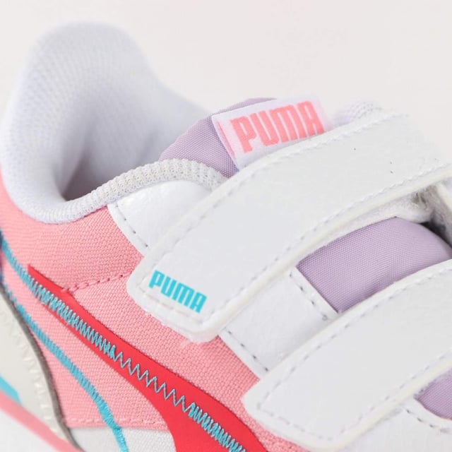 Basket Puma Future Rider Twofold Mädchen Weiß Textil. Authentischer Schuh der Marke Puma - Streetwear/Sportswear Design von Puma - Puma für modebewusste Mädchen, perfekt für den Alltag - Der weiße Puma Basket lässt sich hervorragend mit dem Rest Ihrer Garderobe kombinieren - Bequemer Textilstoff - Klassischer Klettverschluss - Future Rider Twofold - Textil