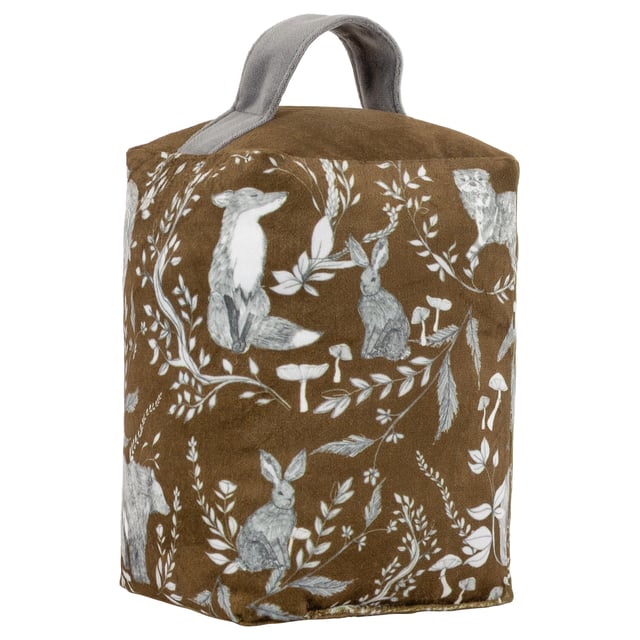 As this lovely stop holds open your door, explore our snug and delicate perspective on the charm of woodland creatures. Hand-drawn bunnies, foxes and bears stand among the delicate flowers on an earthy background. A perfect finishing touch for a rustic-themed room.