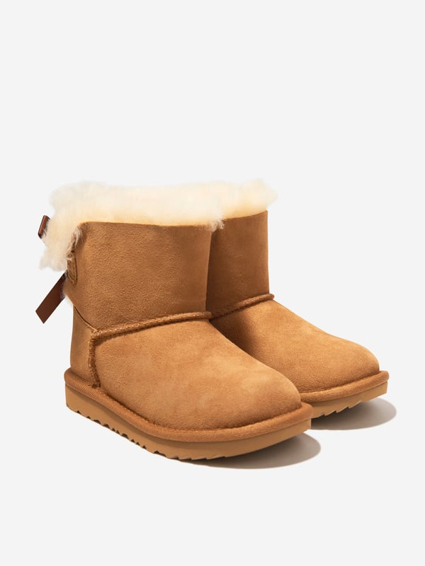Side clearance bow uggs