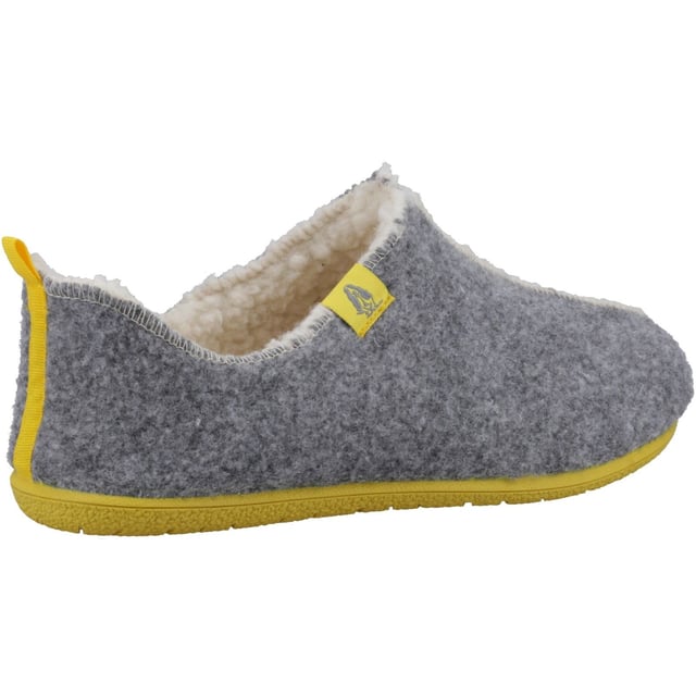 De Good Slipper Pixie is een milieuvriendelijke, supercomfortabele pantoffel met een 100% gerecycled voetbed en een gemakkelijke slip-on stijl. Hij houdt je tenen lekker warm deze winter.