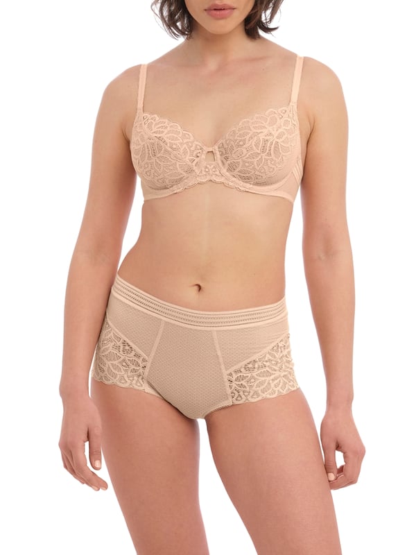 Wacoal Raffine Underwire Bra. Ultra-fine all over lace bottom cup is lined and has a hidden dart for maximum shaping. This product is recommended as hand wash only.