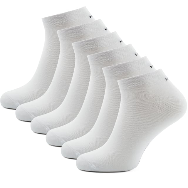 McGregor New York Sneaker-Socken im 6er-Pack
Obwohl es wichtigere Dinge gibt, haben wir beschlossen, dass es Zeit für die perfekte Sneakersocke ist: Ein Set mit 6 Paar tollen McGregor New York Sneakersocken. Die Sneakersocke reicht knapp über Ihren Schuh, sodass Sie keine Blasen bekommen. In einem Halbschuh oder Herrenschuh fällt die Socke kaum auf.

Einfache Sneakersocken für Männer und Frauen ohne auffällige Naht an den Zehen. Die Sneakersocken fühlen sich weich und bequem an und sind ideal für den täglichen Gebrauch oder zum Tragen beim Training. Verschiedene Größen zur Auswahl und in 2 Farben erhältlich.

Produktmerkmale
Gewebtes McGregor New York-Logo auf der Sohle der Socke. Das McG-Logo ist an der Ferse der Socke eingewebt
Aus weicher Stretch-Baumwolle
Sehr flache Zehennähte
Hergestellt aus 75 % Baumwolle, 25 % Polyamid und 3 % Elasthan. Diese Kombination aus schönen Materialien sorgt für langlebige Qualität. Baumwolle nutzt sich schneller ab als Polyamid und durch die Kombination dieser Materialien garantieren wir die Haltbarkeit des Produkts.
Erhältlich in den Größen 39-42 und 43-46.
Die Socke ist in Schwarz mit Weiß und Weiß mit Schwarz erhältlich.