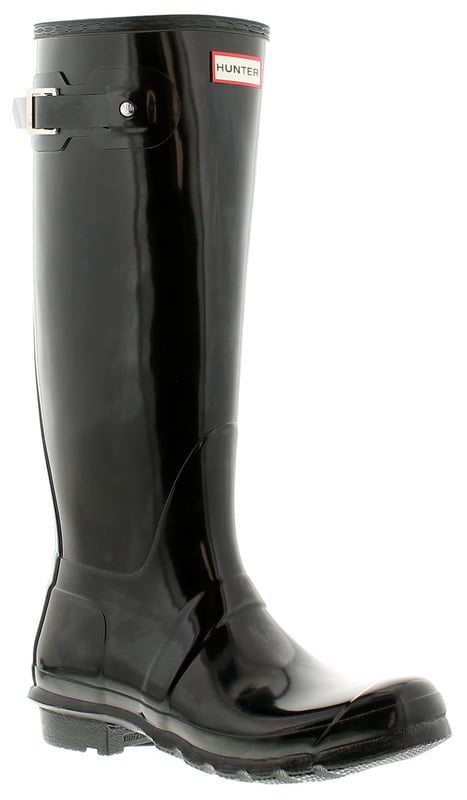 Las botas de agua Original Tall Gloss de Hunter son precisamente eso: originales, altas y brillantes. Estas elegantes botas de agua negras de diseño premium son perfectas para paseos húmedos y embarrados o para pasar tiempo jugando en el jardín, así como para un paseo por la ciudad bajo la lluvia. Las botas son totalmente impermeables, están hechas a mano y cuentan con una suela de goma resistente. Un forro de poliéster mantiene tus pies cómodos y ajustados. Están completos con la marca Hunter.