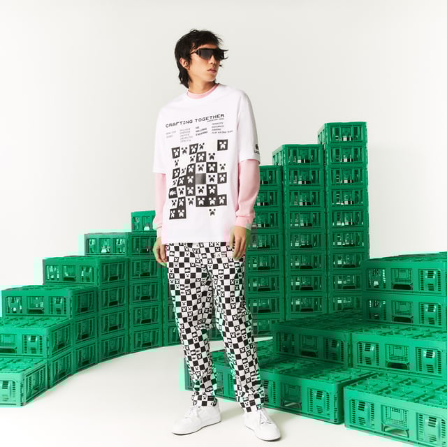 Mens Lacoste Minecraft T- Shirt in white.- Ribbed crewneck.- Short sleeves.- Tone-on-tone silicone crocodile at bottom of garment.- Loose fit.- 100% Cotton.- Ref: TH3802001