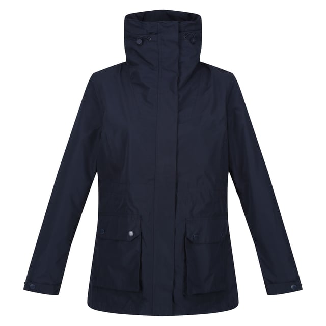 Material: 100% polyester. Foder: Tryckt, Taffeta. Design: Logotyp, enfärgad. Tygteknik: Andningsbart, DWR-finish, Isotex 5000, lätt, vattentätt, vindtätt. Ventilation baktill, skiktad, tejpade sömmar. Halsringning: Trattringad hals, huva. Ärmtyp: Långärmad. Manschett: Snäppknäppning. Funktioner på huva: Hopfällbar, reglage för justering. Fickor: Invändiga, 2 nedre fickor, lockstängning, knäppning, säker ficka med dragkedja, 2 handvärmarfickor. Fästanordning: Hel dragkedja. 5000g/m²,/24 timmar. Nedtill: Justerbar, dragsko. Hållbarhet: Tillverkad av återvunnet material.