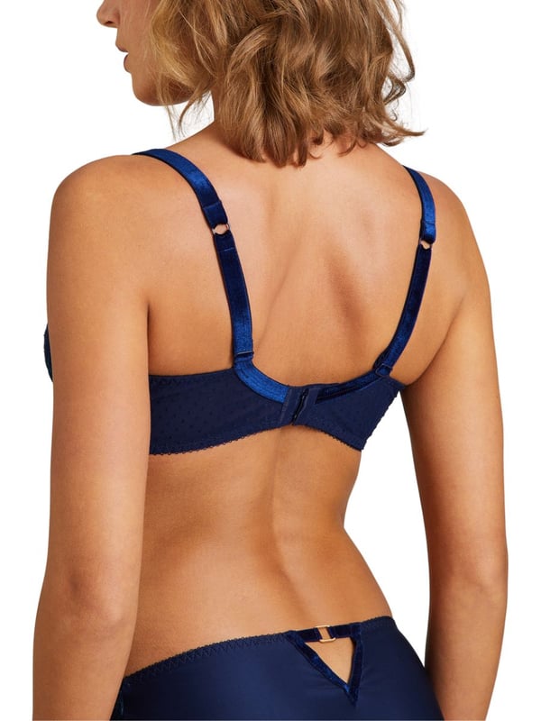 Aubade Velvet Memories Comfort Full Cup Bra. With beautiful French embroidery and sheer, unpadded cups. The product is recommended for hand wash only.