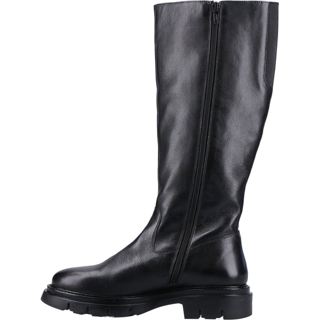 Met een klassieke look en een bovenwerk van kwaliteitsleer is deze laars perfect voor koudere dagen, met een knusse voering van textiel voor warmte en een flexibele duurzame zool kun je comfortabel en warm blijven terwijl je er op je best uitziet.