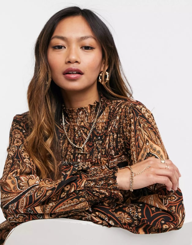 All-over print
High neck 
Long sleeves 
Shirred, stretch trims 
Regular fit 
True to size