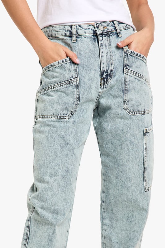 Trendy acid wash finish for a vintage-inspired look
        Straight fit design for a comfortable, relaxed silhouette
        Multiple cargo pockets for added functionality
        High-rise waist for a flattering fit
        Durable cotton construction for long-lasting wear
    
    Make a bold statement with these Acid Wash Cargo Straight Fit Jeans from Boohoo. Perfect for the fashion-forward woman who loves to blend comfort with style, these jeans offer a unique twist on a classic wardrobe staple. The straight fit provides a relaxed silhouette that's ideal for casual outings, while the acid wash finish adds an edgy, vintage-inspired touch. Style these jeans with a crisp white tee and an oversized leather jacket for an effortlessly cool look. Pair with trainers for a day of running errands, or dress them up with ankle boots for a night out with friends. These versatile jeans are a must-have for your casual wardrobe, offering endless styling possibilities for various informal occasions.