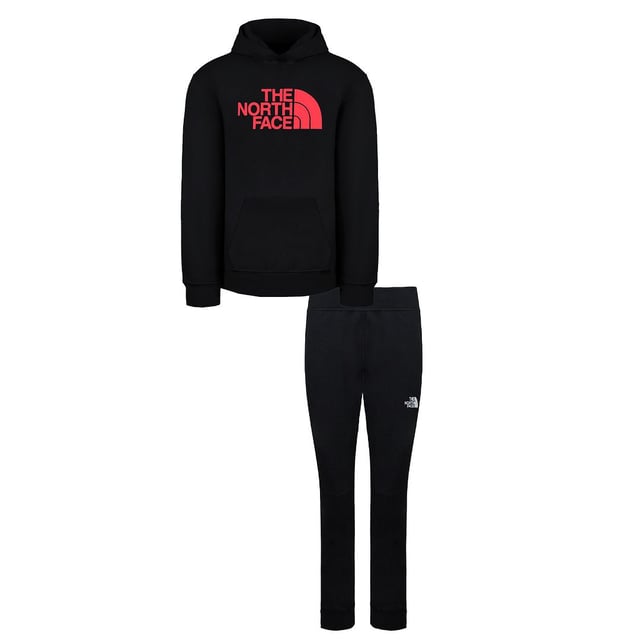 Der North Face Kinder Slacker Trainingsanzug ist ein vielseitiges und bequemes Outfit, das für aktive Kinder unterwegs entworfen wurde. Dieser Trainingsanzug ist die perfekte Kombination aus Stil und Funktionalität und bietet Ihrem Kind die Freiheit, sich zu bewegen und zu spielen, während es gleichzeitig gemütlich und modisch aussieht.

Hauptmerkmale:

Weicher und atmungsaktiver Stoff: Der Slacker Trainingsanzug besteht aus einem weichen und atmungsaktiven Stoff, der ganztägigen Komfort bietet. Egal, ob Ihr Kind auf dem Spielplatz herumtollt oder zu Hause entspannt, dieser Trainingsanzug sorgt dafür, dass es sich wohlfühlt und entspannt ist.

Zweiteiliges Set: Der Trainingsanzug umfasst sowohl einen Hoodie als auch passende Hosen und bietet ein komplettes Outfit in einem Paket. Dieses abgestimmte Set stellt sicher, dass Ihr Kind mühelos gut aussieht.

Hoodie mit Kängurutasche: Der Hoodie verfügt über eine Kängurutasche, die perfekt geeignet ist, um kleine Hände warm zu halten oder kleine Gegenstände zu verstauen. Er hat auch eine Kapuze für zusätzliche Wärme und Stil.

Elastischer Bund: Die Hosen sind mit einem elastischen Bund ausgestattet, der eine sichere und verstellbare Passform ermöglicht. Sie sind für Kinder leicht anzuziehen und auszuziehen, was das Ankleiden zum Kinderspiel macht.

Rippbündchen: Sowohl der Hoodie als auch die Hosen haben Rippbündchen, die helfen, kalte Luft abzuhalten und eine enganliegende Passform gewährleisten, damit Ihr Kind bei Outdoor-Aktivitäten warm bleibt.

Vielseitiges Design: Der Slacker Trainingsanzug bietet ein vielseitiges Design, das für verschiedene Anlässe geeignet ist. Er ist perfekt für lässige Ausflüge, Schule, Sportaktivitäten oder einfach zum Entspannen zu Hause.

Ikonisches North Face Logo: Der Trainingsanzug zeigt stolz das North Face Logo, ein Symbol für Qualität und Outdoor-Abenteuer. Es verleiht dem Outfit einen Hauch von Stil und Authentizität.

Robuste Konstruktion: Wie alle Produkte von North Face ist der Slacker Trainingsanzug auf Langlebigkeit ausgelegt. Er kann den Strapazen aktiven Spiels standhalten und ist somit eine kluge Investition für die Garderobe Ihres Kindes.

Der North Face Kinder Slacker Trainingsanzug ist nicht nur Kleidung, sondern ein Statement für Komfort, Stil und Langlebigkeit. Egal, ob Ihr Kind die Natur erkundet, mit Freunden abhängt oder einfach etwas Freizeit genießt, dieser Trainingsanzug bietet die perfekte Mischung aus Mode und Funktionalität. Halten Sie Ihr Kind mit dem North Face Slacker Trainingsanzug gemütlich und modisch.