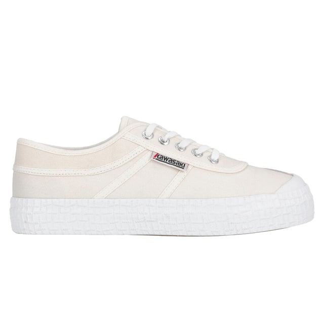 Siente el confort con cada pisada con las nuevas zapatillas de lona Original. Ahora con una nueva suela 3,2 cm y una doble plantilla interior, las Original son producto llamativo y cómodo. La zapatilla es un símbolo de originalidad y es el perfecto favorito de todos los tiempos. La gran selección de colores te permite explorar tu propio estilo personal... ¿a qué esperas?