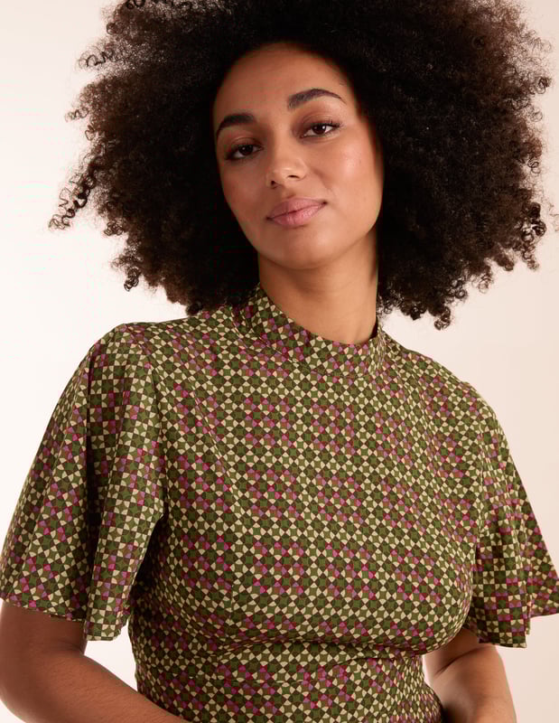 The perfect dress to transition you into Summer! This gorgeous Geometric Print Angel Sleeve Dress can be teamed with tights and heeled boots, for the ultimate day-to-night look!