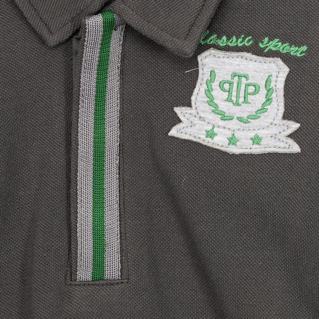 Long sleeved polo.
 Lapel collar.
 Half-height button closure on the front.
 Patch with the brand name on the front.
 Contrast elbow pad detail.
 Seams seen in tone.
 Composition: 100% cotton
 Care:
- Wash maximum at 30ºC.
 - Iron at medium temperature, max. 110ºC.
 - It is not allowed to use a dryer.
 - Do not use bleach.
 - Does not support dry cleaning.