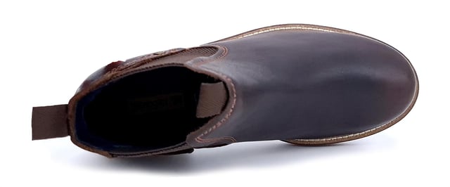 From Wrangler, these Hill mens brown leather Chelsea boots are perfect for rocking both casual and the smart looks. This season, why not update your wardrobe with this staple style which showcases a round toe, twin elastic inserts for easy fitting, two boots straps for easy foot entry and a low heel. These boots are crafted from leather upper which offers durability and style.