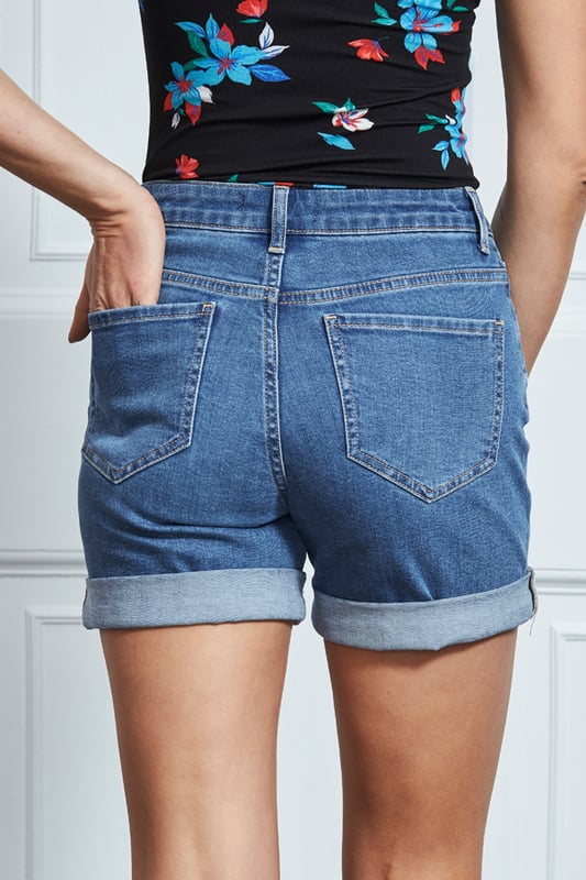 Denim shorts and summer: the perfect match
Go-with-everything mid-blue wash
Made from our signature soft stretch denim
Turn-up cuffs
Flattering length
Made for your nice tops
