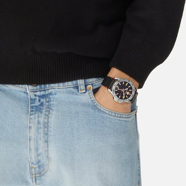 This Versace Sport Tech Analogue Watch for Men is the perfect timepiece to wear or to gift. It's Silver 45 mm Round case combined with the comfortable Black Leather watch band will ensure you enjoy this stunning timepiece without any compromise. Operated by a high quality Quartz movement and water resistant to 5 bars, your watch will keep ticking. This high quality watch is an incredible eye-catching Men watch -The Analogue watch has a calendar function: Date, Swiss Made, Luminous Hands and Luminous Numbers High quality 21 cm length and 22 mm width Black Leather strap with a Deployment clasp Case diameter: 45 mm,case thickness: 11 mm, case colour: Silver and dial colour: Black