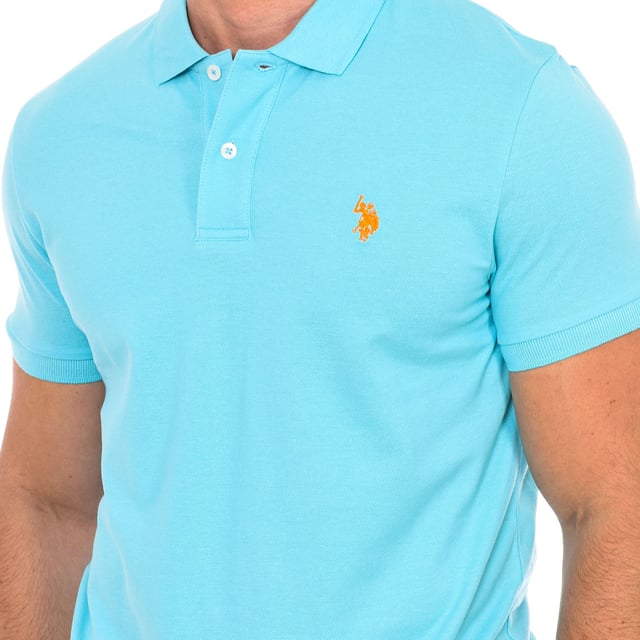 Short sleeve polo U.S. POLO ASSN.
 Lapel collar.
 Half-height button closure.
 Short sleeves with ribbed finish.
 Brand logo on the front side.
 Seams seen in tone.
 Composition: 100% cotton
 Care:
Wash at maximum temperature 30º.
 Iron at low temperature.
 Do not use bleach.
 Do not use dryer.
 Do not dry clean.