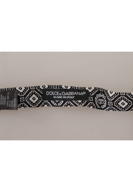 Stunning Dolce & Gabbana silk bow tie
  Brand new with tags
  Color: Black and White
  Model: Tied
  Material: 100% Silk
  Adjustable length neck strap
  One size
  Made in Italy
  Width: 7cm
Material: 100% Silk
