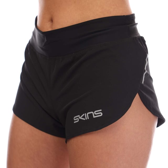 Womens Skins Series-3 Run Shorts in black.- Elasticated waistband.- 4-way stretch fabric.- Silver reflective logos and lining.- Lightweight for enhanced movement and performance.- 86% Polyester  14% Elastane.- Ref: ST40750099001