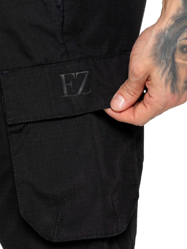 Expertly designed with top-quality ripstop fabric, these Enzo technical cargo shorts offer unparalleled durability. The convenient cargo pockets and zip side pockets make for easy storage, and the elasticated waistband with an adjustable drawstring ensures a comfortable fit. Upgrade your wardrobe and gear with this must-have for any outdoor enthusiast.