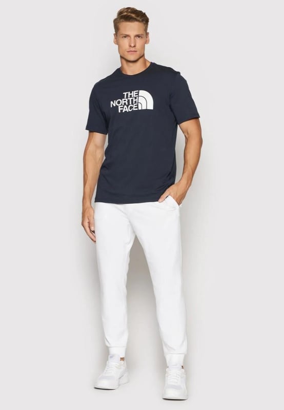 The North Face Mens Short Sleeve Easy Tee.     
Pressed Plastisol Print at Front.     
The North Face Logo on the Back of the Shoulder.     
Classic Length Short-sleeve T-shirt With Crew Neck.      
100% Cotton.     
Machine Washable (Please See Care Label).     
The North Face Mens T Shirt TNF Short Sleeve Crew Neck Cotton Casual Easy Tee.
